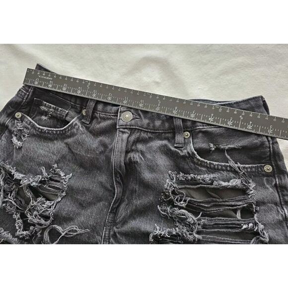 AMERICAN EAGLE Cross Waist Mom High Rise Shorts Distressed Black Size 10 - Picture 5 of 9